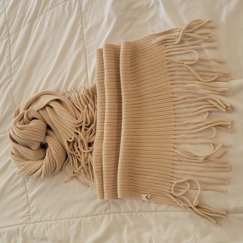 Neosan Fringe Chunky Cable Knit scarf.. Color= True Taupe Barely worn
